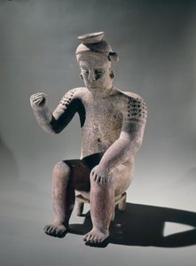 Beeldvaas die een man toont zittend op een kleine kruk, Colima-stijl